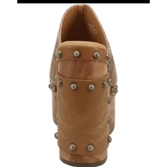 Dingo Women's Free Spirit Wooden Sandals DI2331 TAN Size 7